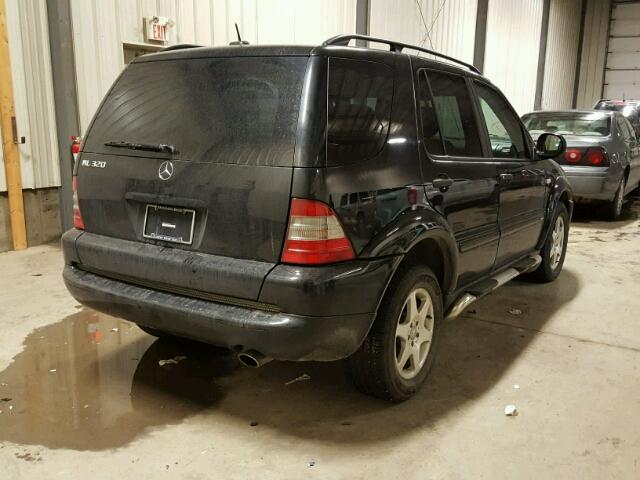 4JGAB54E51A269023 - 2001 MERCEDES-BENZ ML 320 BLACK photo 4