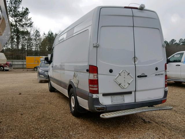 WD3PE8CB6B5590636 - 2011 MERCEDES-BENZ SPRINTER 2 WHITE photo 3