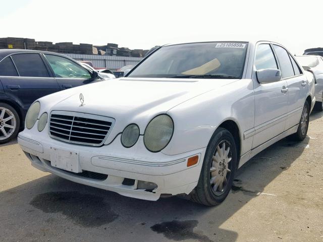 WDBJF65J5YB129616 - 2000 MERCEDES-BENZ E 320 WHITE photo 2