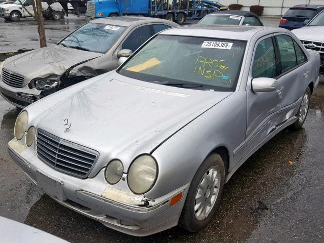 WDBJF65J01B192189 - 2001 MERCEDES-BENZ E 320 SILVER photo 2