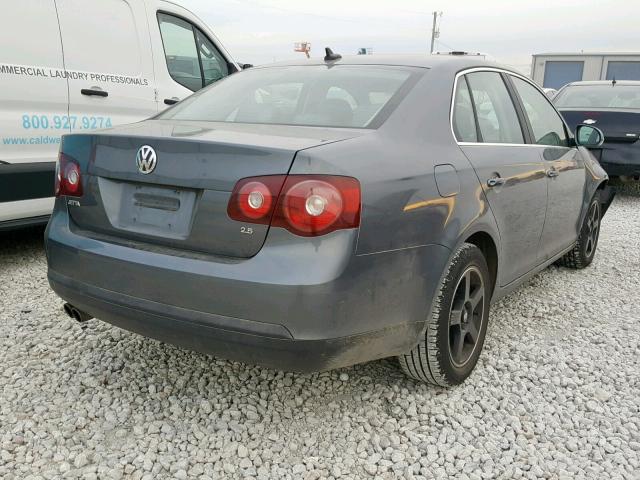 3VWRZ71K78M135715 - 2008 VOLKSWAGEN JETTA SE GRAY photo 4