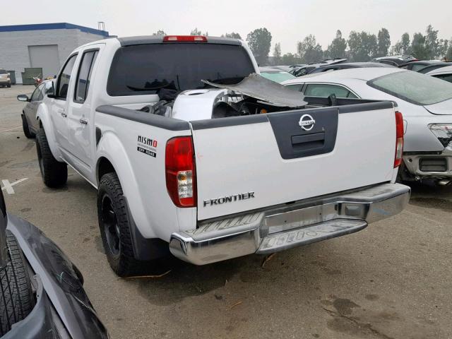 1N6AD07U76C468426 - 2006 NISSAN FRONTIER C WHITE photo 3