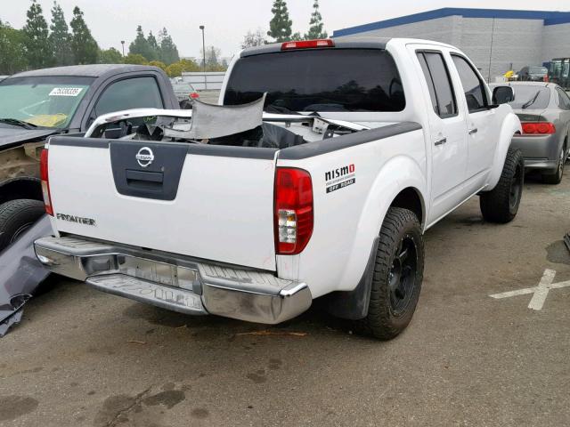 1N6AD07U76C468426 - 2006 NISSAN FRONTIER C WHITE photo 4