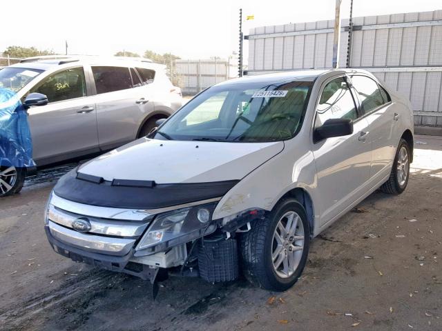 3FAHP0GA5AR220111 - 2010 FORD FUSION S WHITE photo 2