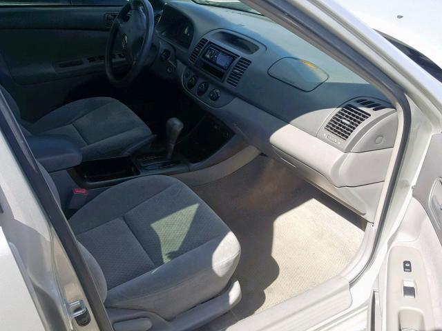 4T1BE32K52U077416 - 2002 TOYOTA CAMRY LE SILVER photo 5