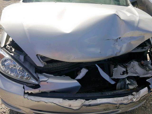 4T1BE32K52U077416 - 2002 TOYOTA CAMRY LE SILVER photo 7