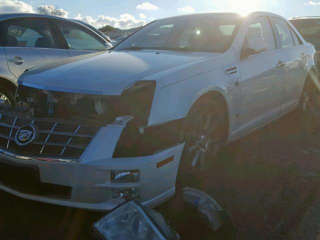 1G6DZ67AX80141343 - 2008 CADILLAC STS WHITE photo 2