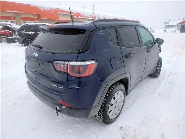 3C4NJDAB0JT139530 - 2018 JEEP COMPASS SP BLUE photo 4