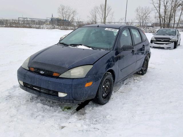 3FAFP37374R121224 - 2004 FORD FOCUS ZX5 BLUE photo 2