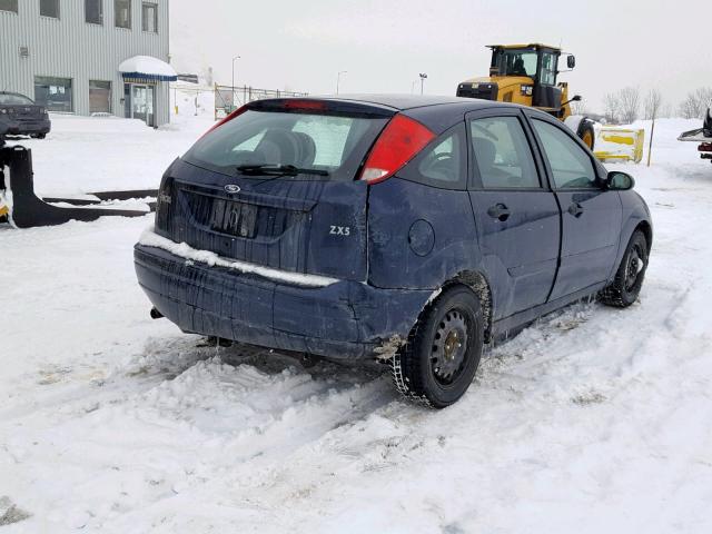 3FAFP37374R121224 - 2004 FORD FOCUS ZX5 BLUE photo 4