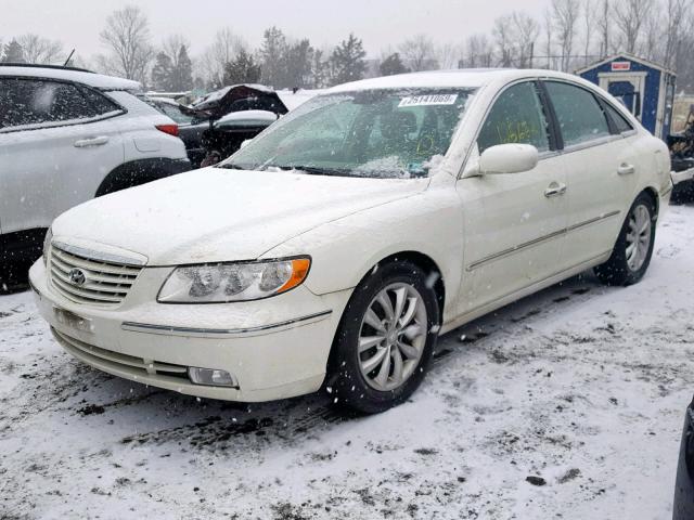 KMHFC46F56A046300 - 2006 HYUNDAI AZERA SE WHITE photo 2