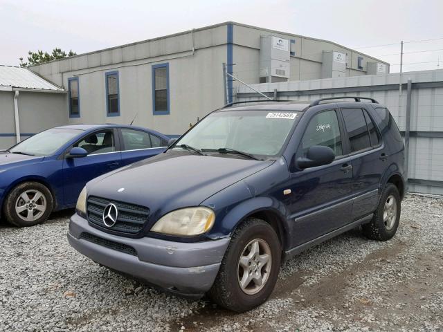 4JGAB54E8XA123112 - 1999 MERCEDES-BENZ ML 320 BLUE photo 2