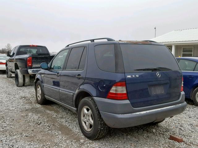 4JGAB54E8XA123112 - 1999 MERCEDES-BENZ ML 320 BLUE photo 3