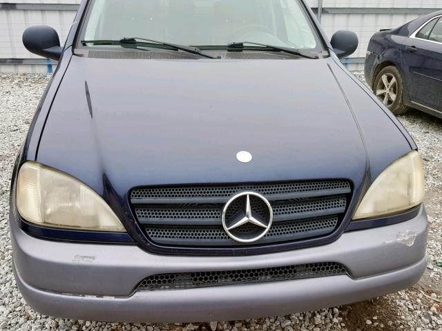 4JGAB54E8XA123112 - 1999 MERCEDES-BENZ ML 320 BLUE photo 9