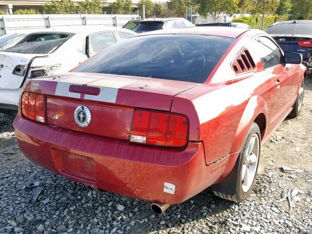 1ZVFT80NX55136106 - 2005 FORD MUSTANG RED photo 4