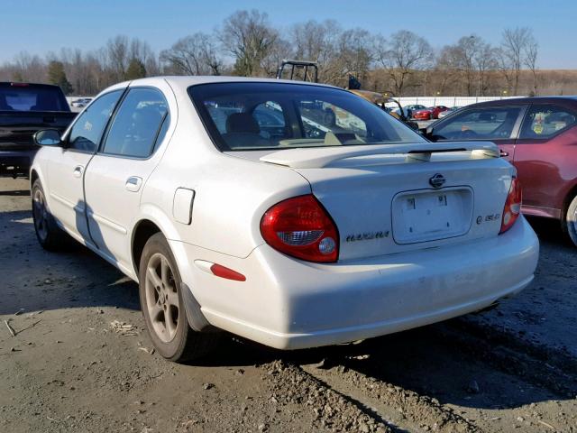 JN1CA31DX1T800644 - 2001 NISSAN MAXIMA GXE WHITE photo 3