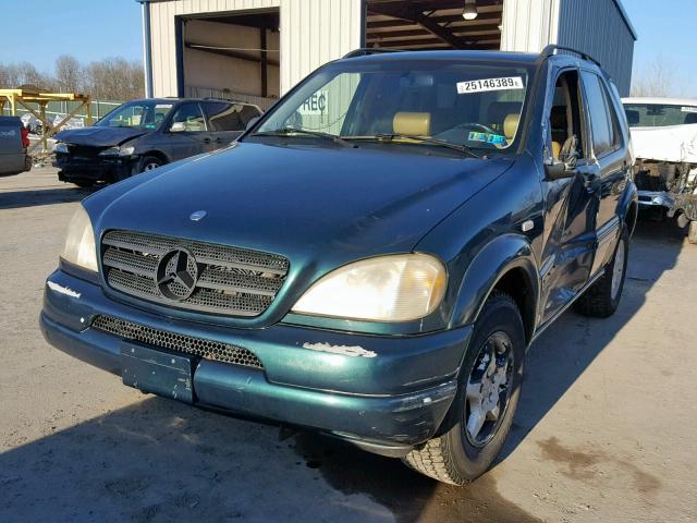 4JGAB54EXWA044135 - 1998 MERCEDES-BENZ ML 320 GREEN photo 2