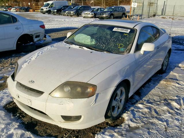 KMHHM65D55U168380 - 2005 HYUNDAI TIBURON WHITE photo 2