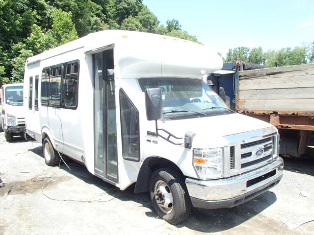 1FDFE4FL7ADA79175 - 2010 FORD E450 SUPER WHITE photo 1