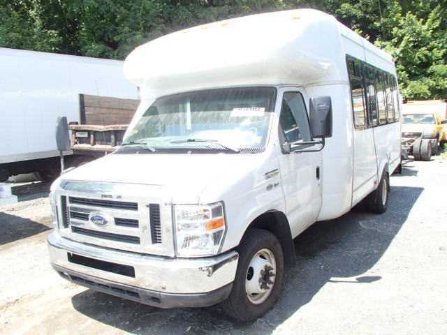 1FDFE4FL7ADA79175 - 2010 FORD E450 SUPER WHITE photo 2