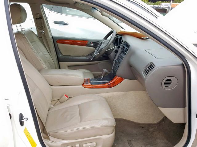 JT8BD69S050206736 - 2005 LEXUS GS 300 WHITE photo 5