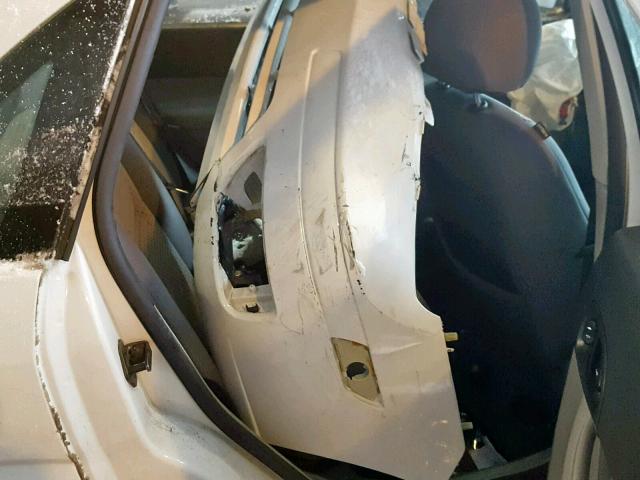 1FAHP34N06W200443 - 2006 FORD FOCUS ZX4 WHITE photo 6