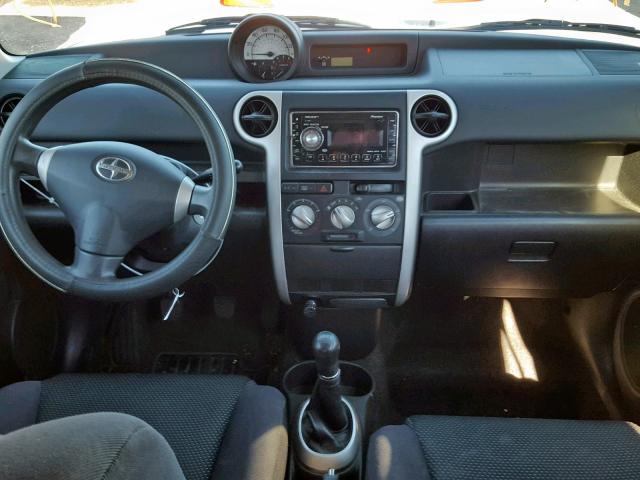 JTLKT334650202790 - 2005 TOYOTA SCION XB SILVER photo 9