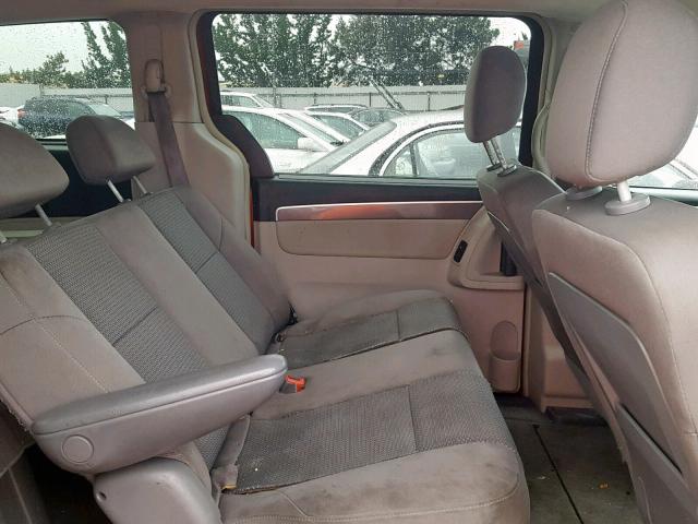 2V8HW44169R550077 - 2009 VOLKSWAGEN ROUTAN S RED photo 6