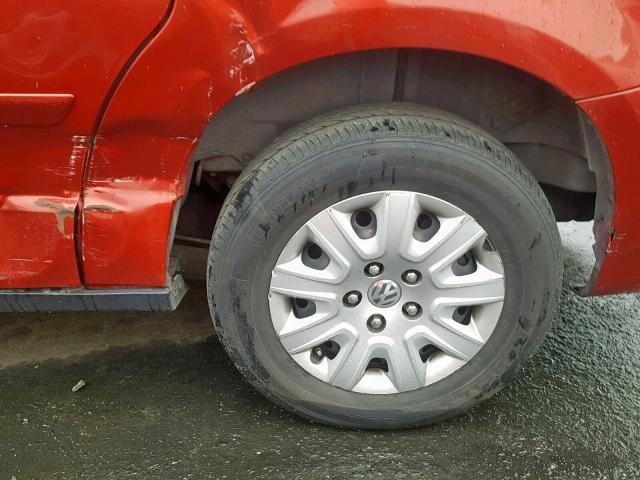 2V8HW44169R550077 - 2009 VOLKSWAGEN ROUTAN S RED photo 9