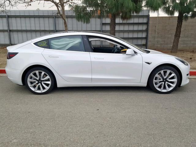 5YJ3E1EAXJF060554 - 2018 TESLA MODEL 3 WHITE photo 10