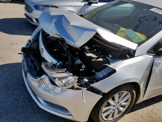 KNAFX4A68E5209543 - 2014 KIA FORTE LX SILVER photo 9