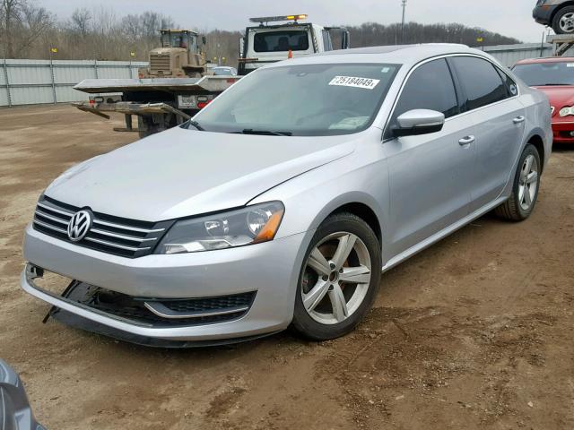 1VWBP7A30DC039386 - 2013 VOLKSWAGEN PASSAT SE SILVER photo 2