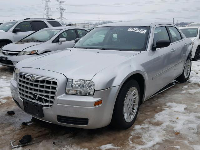 2C3JA43R75H592667 - 2005 CHRYSLER 300 SILVER photo 2