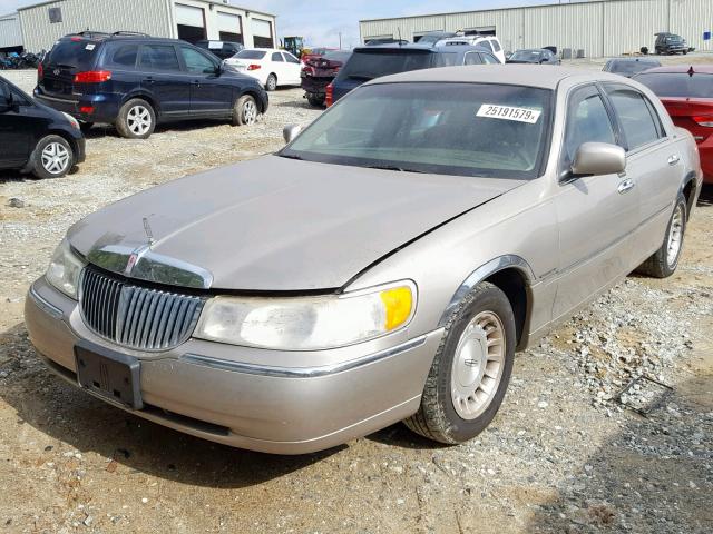 1LNHM81W0XY674505 - 1999 LINCOLN TOWN CAR E TAN photo 2