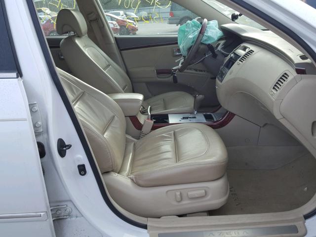 KMHFC46F77A236486 - 2007 HYUNDAI AZERA SE WHITE photo 5