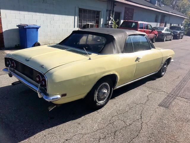 105678W104446 - 1968 CHEVROLET CORVAIR YELLOW photo 4