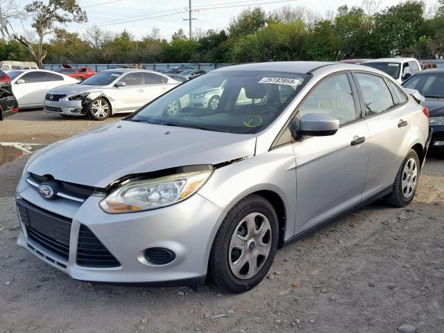 1FAHP3E26CL287945 - 2012 FORD FOCUS S SILVER photo 2