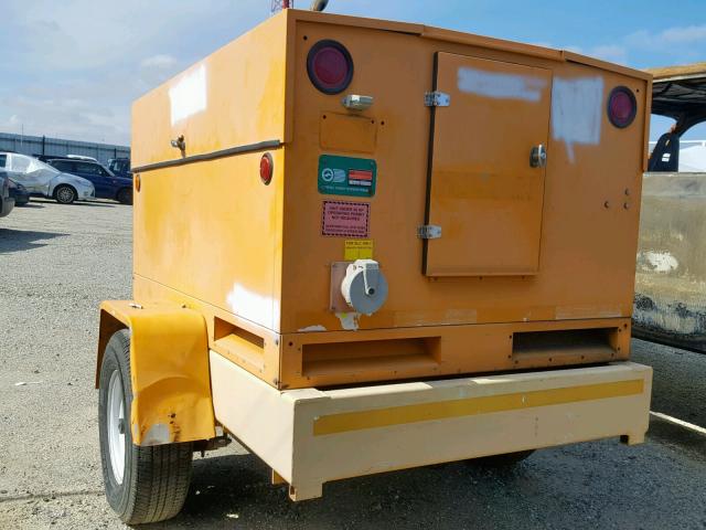 1T9US06121S056372 - 2001 TFNX GENERATOR ORANGE photo 3