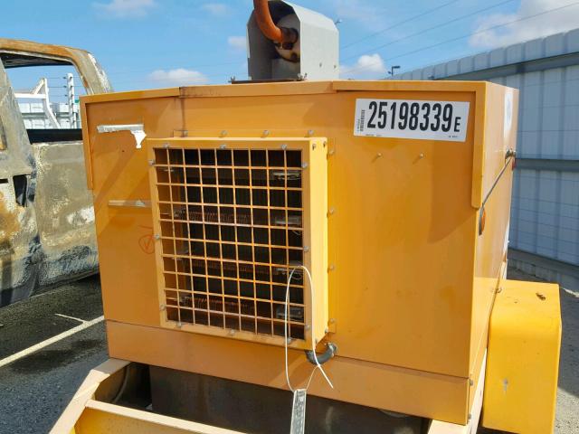 1T9US06121S056372 - 2001 TFNX GENERATOR ORANGE photo 9