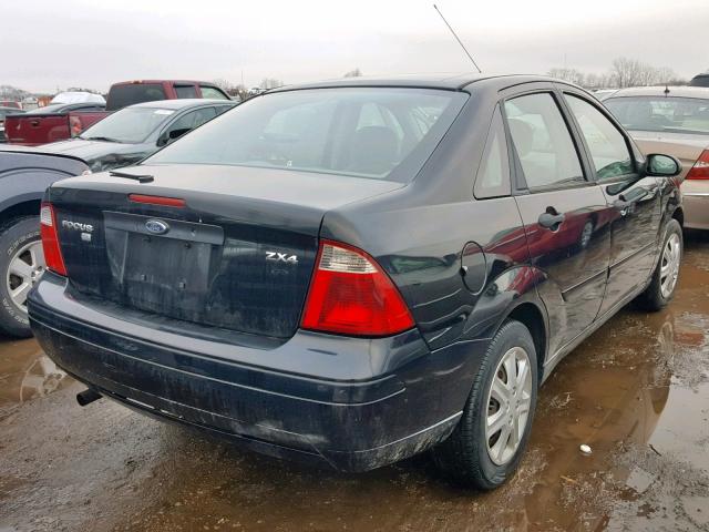 1FAFP34N45W287771 - 2005 FORD FOCUS ZX4 BLACK photo 4