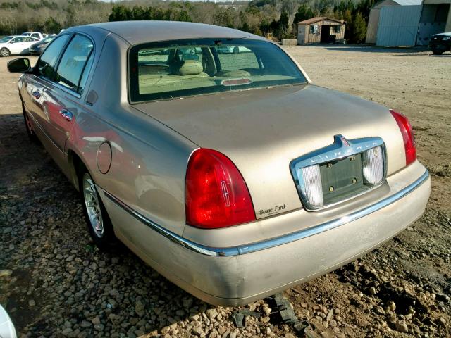 1LNFM82W4WY702116 - 1998 LINCOLN TOWN CAR S TAN photo 3