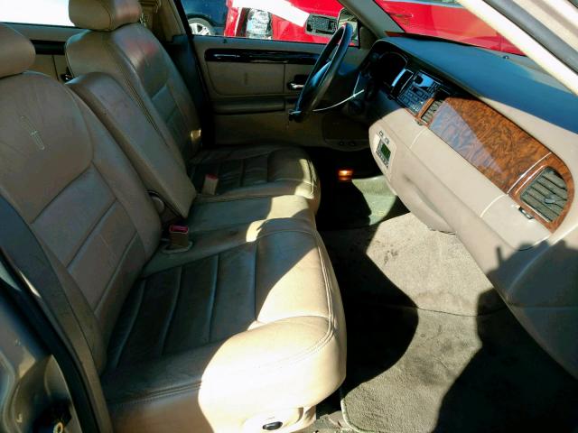 1LNFM82W4WY702116 - 1998 LINCOLN TOWN CAR S TAN photo 5