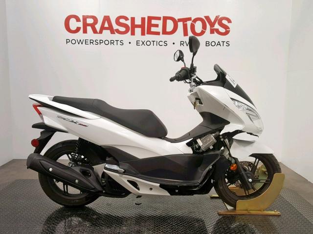 RLHKF1806JY301747 - 2018 HONDA PCX 150 WHITE photo 1