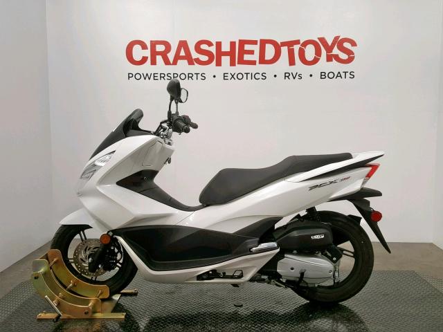 RLHKF1806JY301747 - 2018 HONDA PCX 150 WHITE photo 3