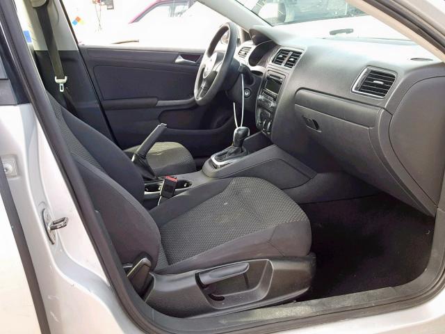 3VW2K7AJ7CM308610 - 2012 VOLKSWAGEN JETTA BASE SILVER photo 5