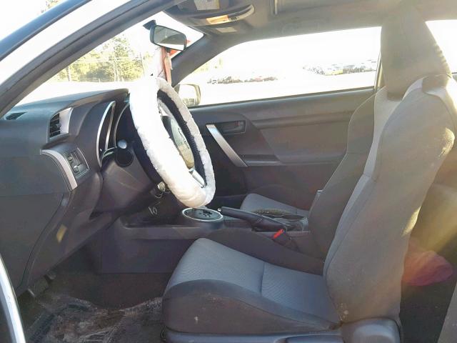 JTKJF5C74F3095820 - 2015 TOYOTA SCION TC WHITE photo 5