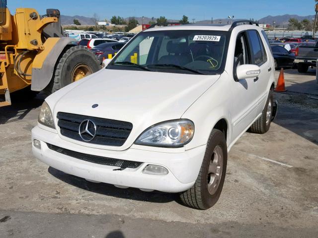 4JGAB54E12A311012 - 2002 MERCEDES-BENZ ML 320 WHITE photo 2