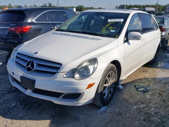 4JGCB65E66A035557 - 2006 MERCEDES-BENZ R 350 WHITE photo 2