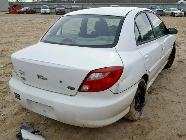 KNADC123426175869 - 2002 KIA RIO WHITE photo 4