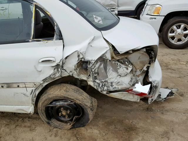 KNADC123426175869 - 2002 KIA RIO WHITE photo 9